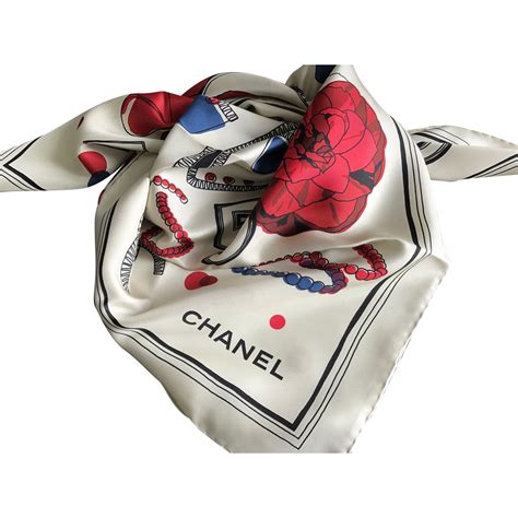 Foulards Chanel femme occasion 